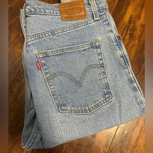 Levi’s Ribcage Straight Ankle Jeans